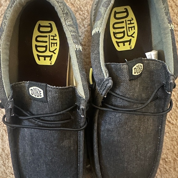Hey dude men’s 9 (accidentally got men’s not women’s never worn, no box - Picture 4 of 4
